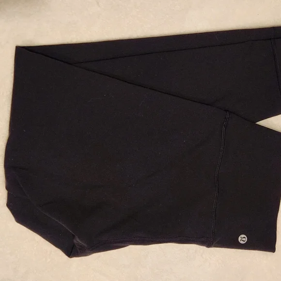 LULULEMON crop black leggings. Missing size tag but perfect condition - Picture 10 of 13